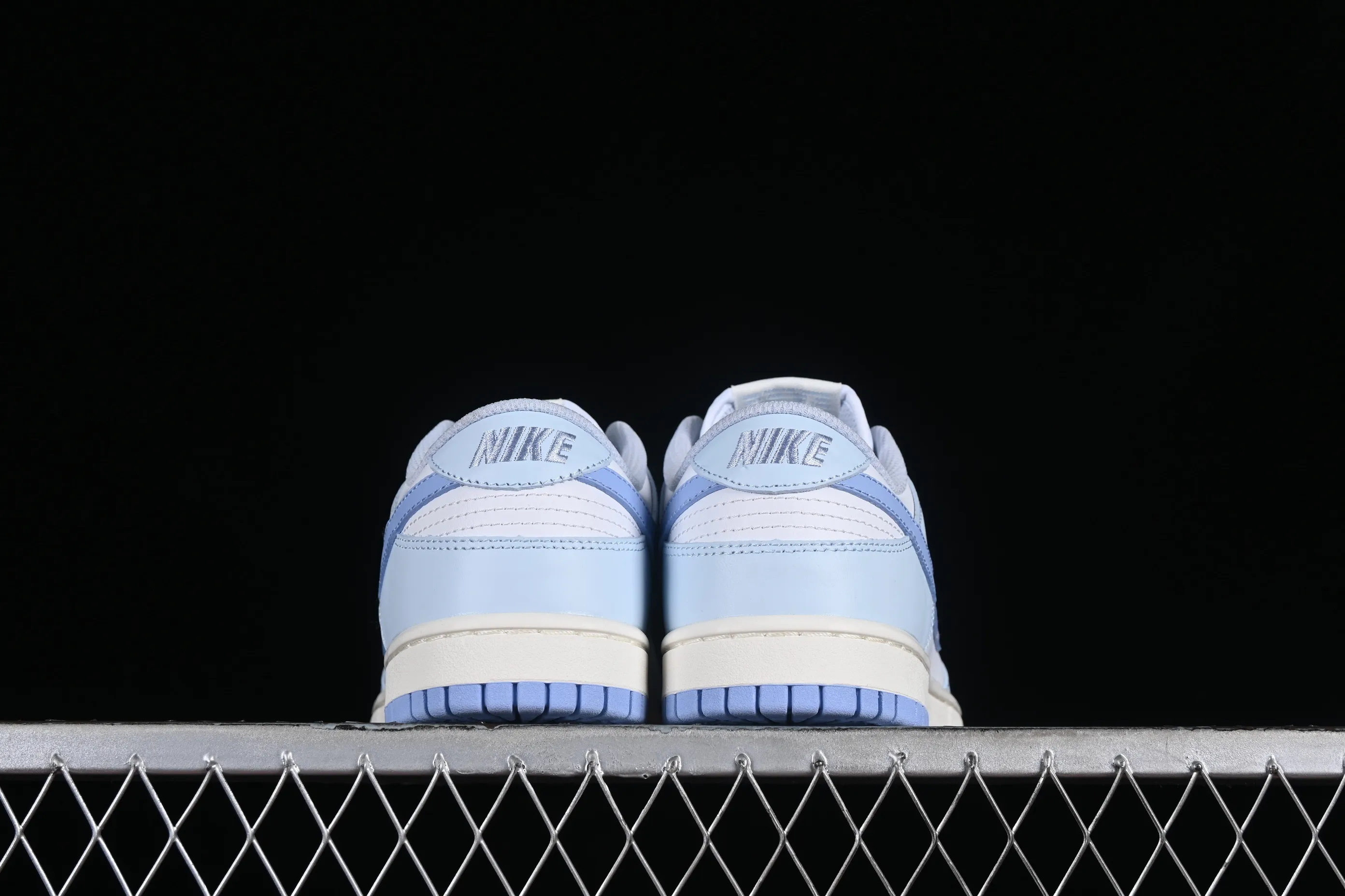 All categories Nk SB Dunk series Nk SB Dunk Low low-top sneakers Z version Nk Dunk Low "Blue Tint" small fresh blue SB low-top casual sneakers DD1873-400